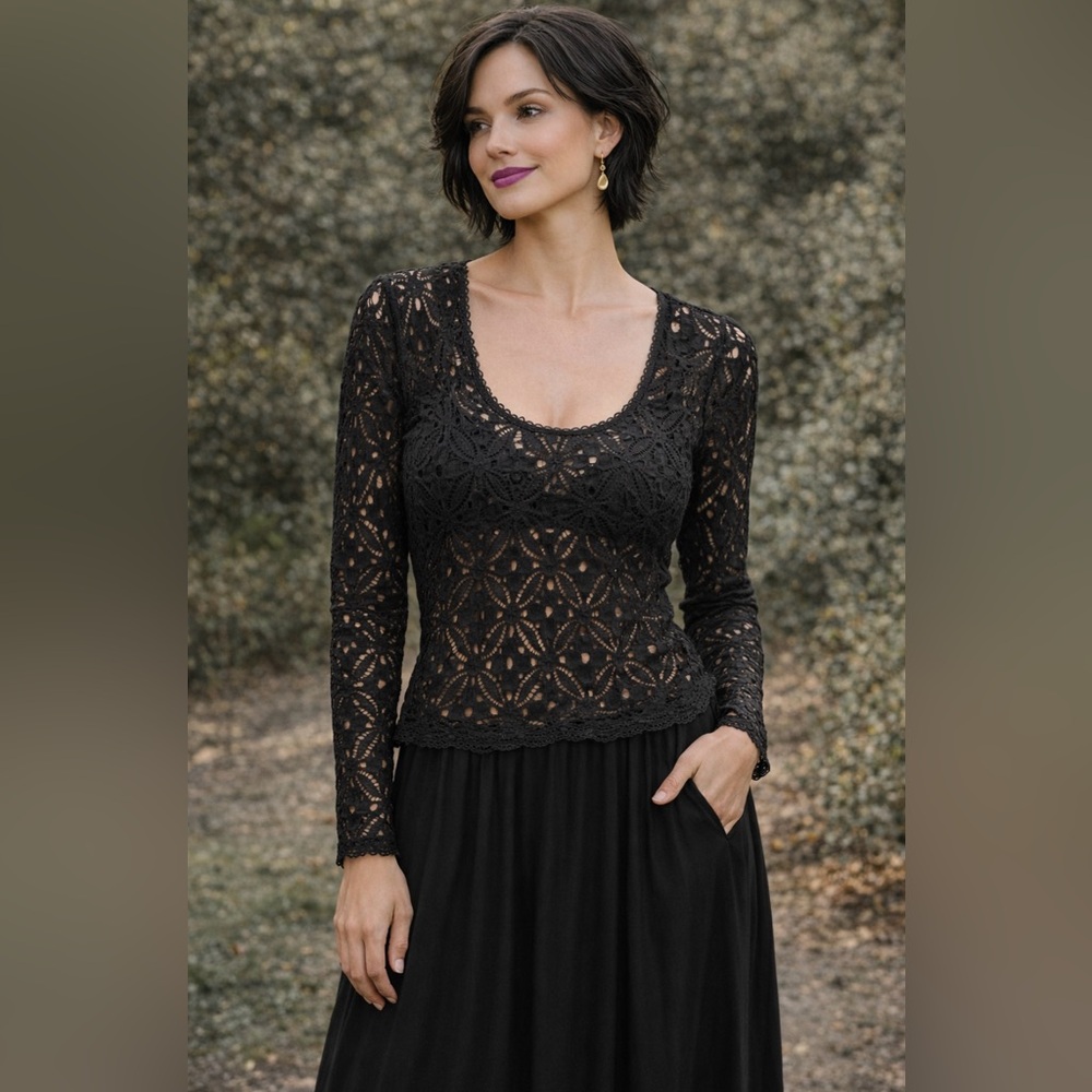 Free People Black Top Scoop Neck Long Sleeve Vamp Romantic  Festival size Small